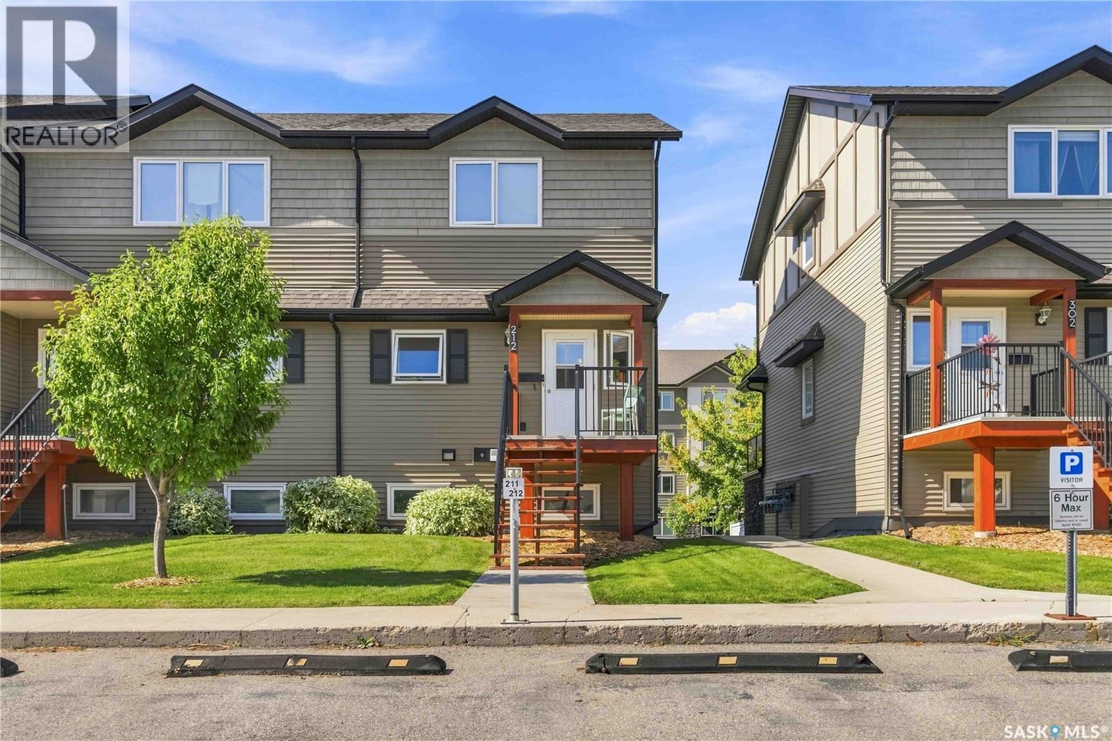 #212 110 Shillington CRESCENT - 1