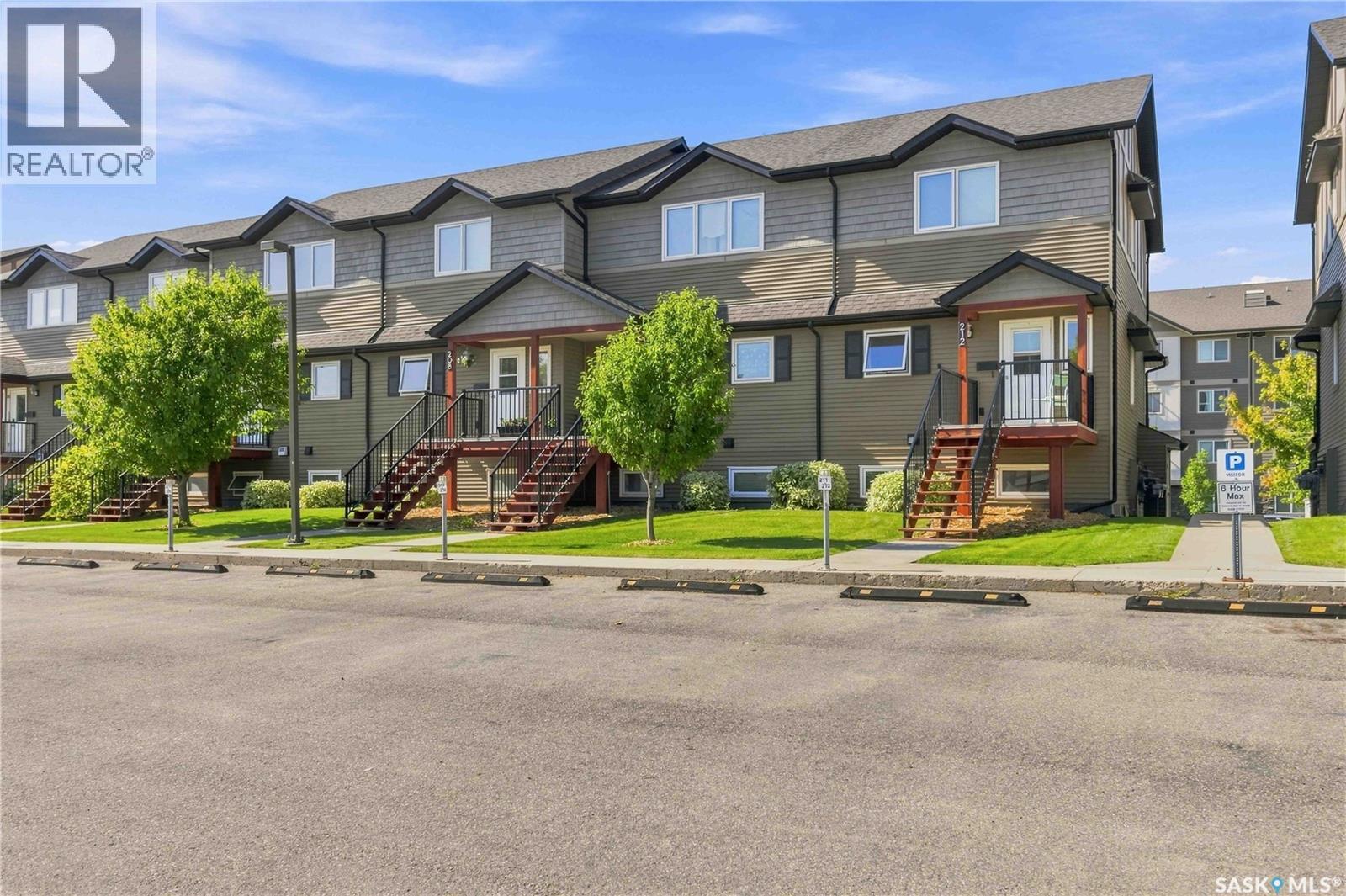 #212 110 Shillington CRESCENT - 2