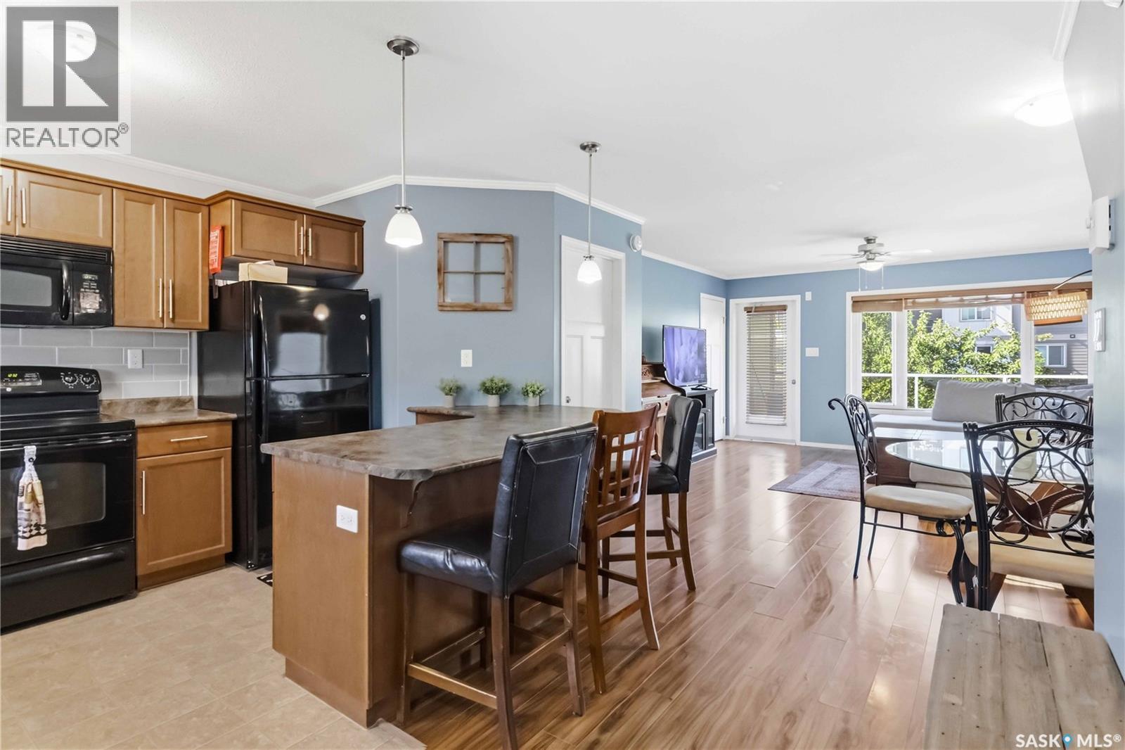 #212 110 Shillington CRESCENT - 3