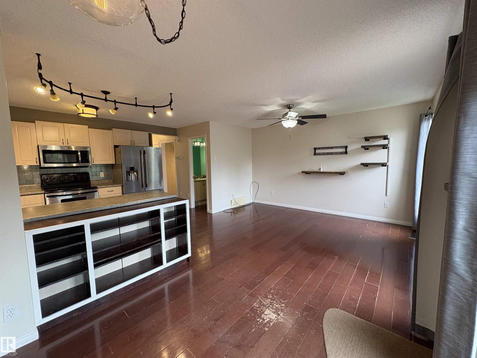 12248 16 AV SW - 5