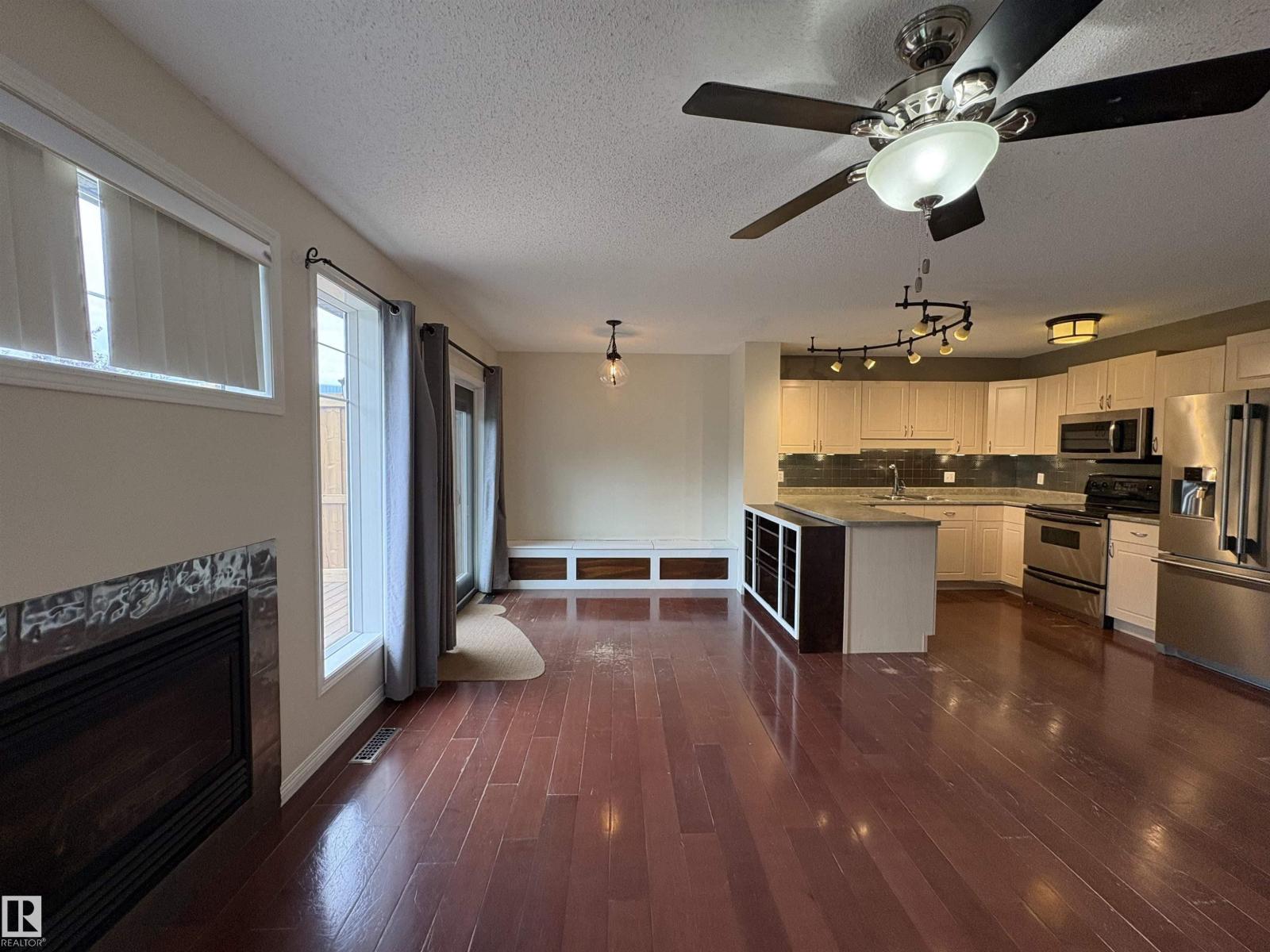 12248 16 AV SW - 7