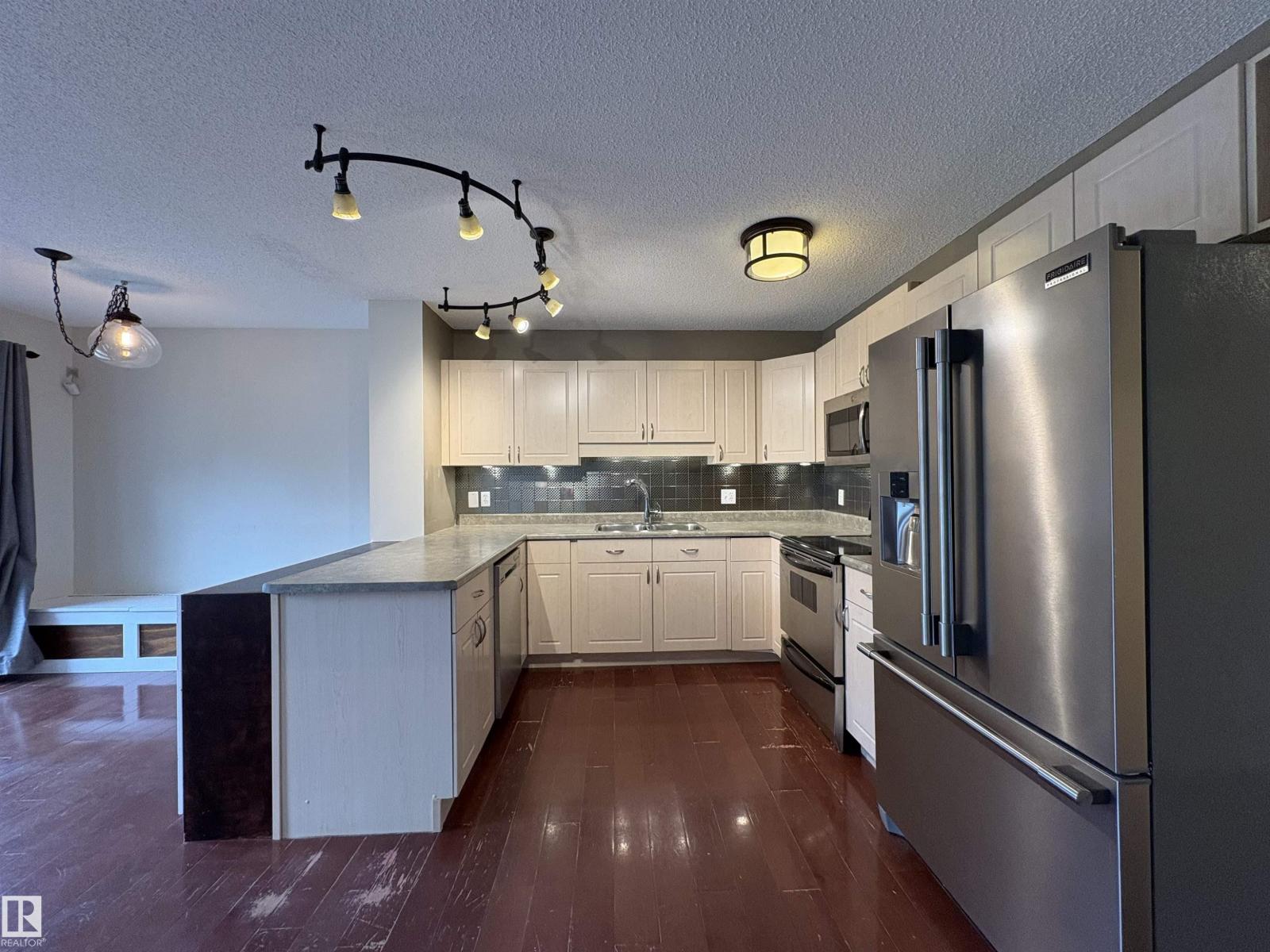 12248 16 AV SW - 4