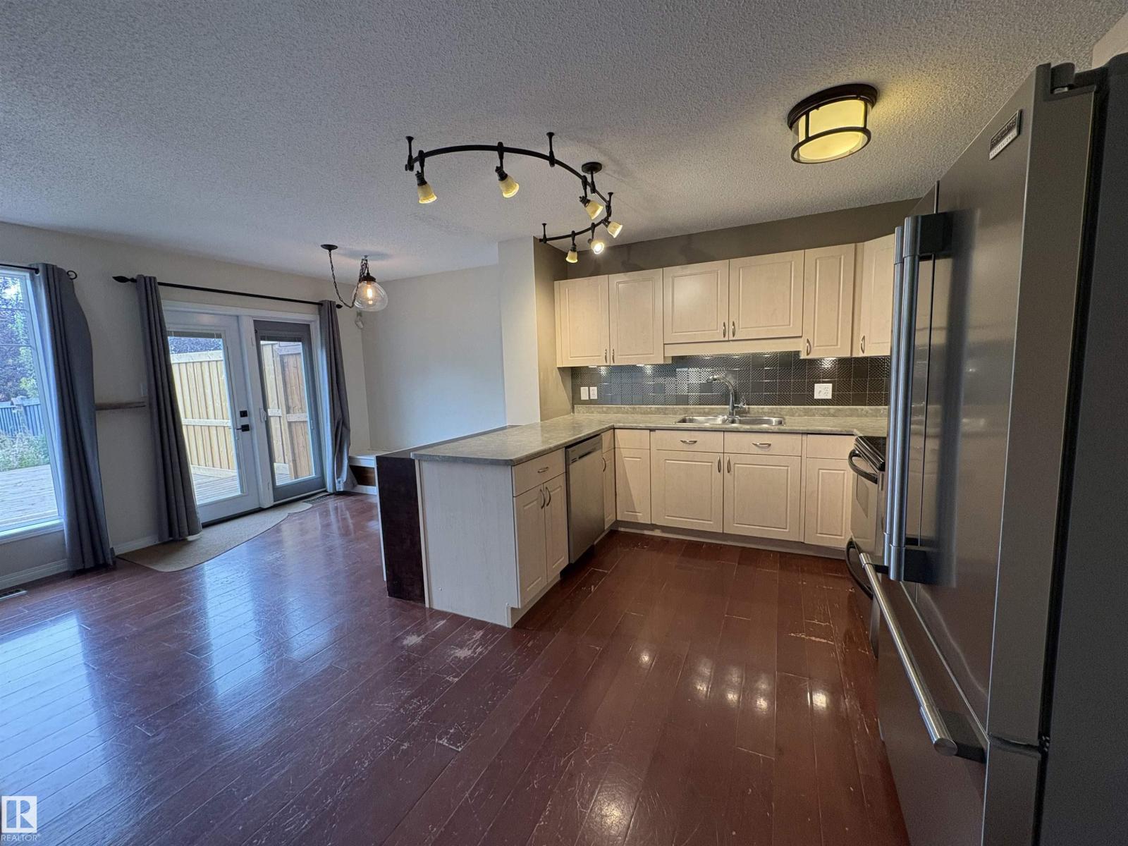 12248 16 AV SW - 8