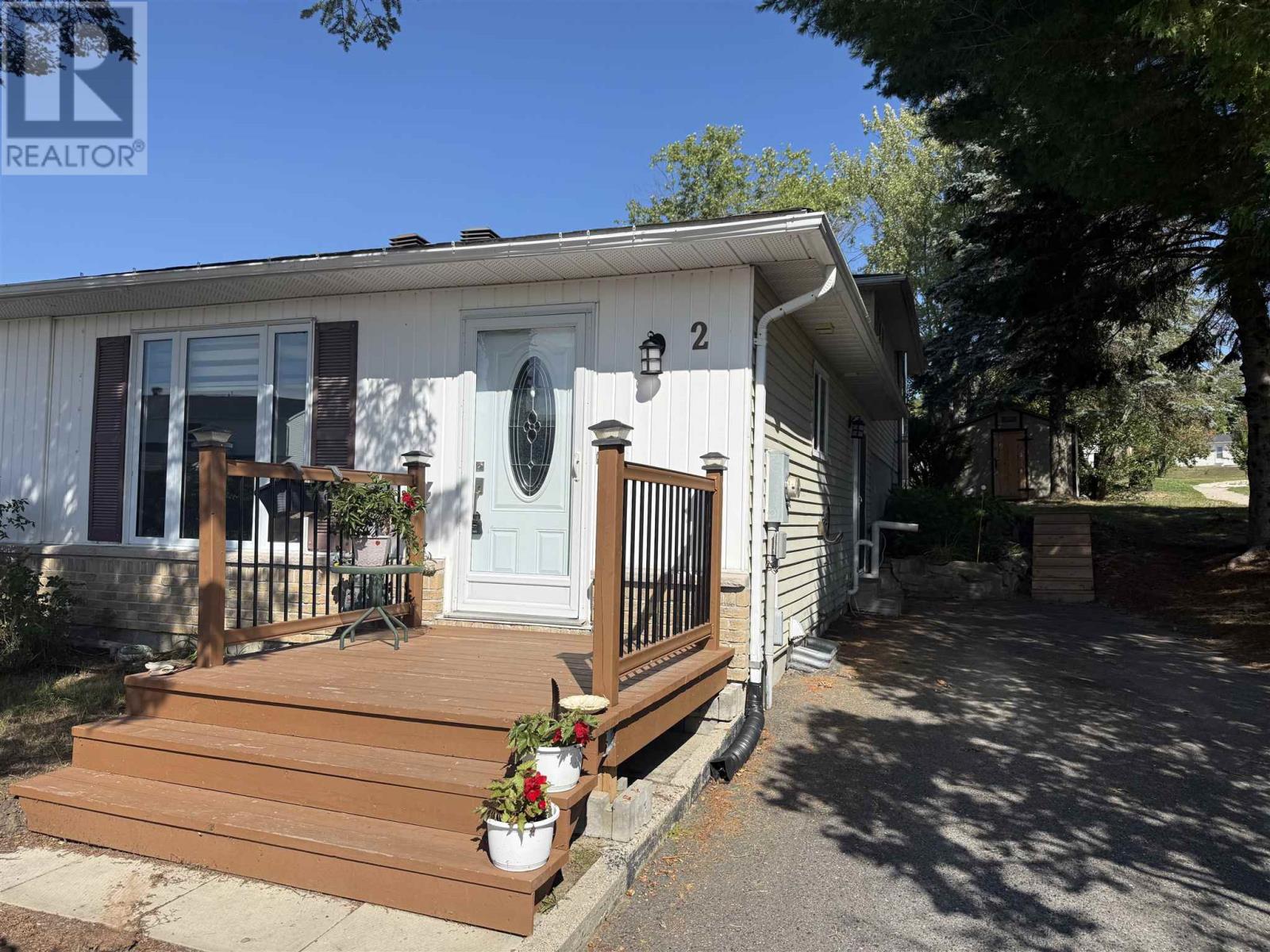 2 FARRELL CRES, Elliot Lake — photo 2