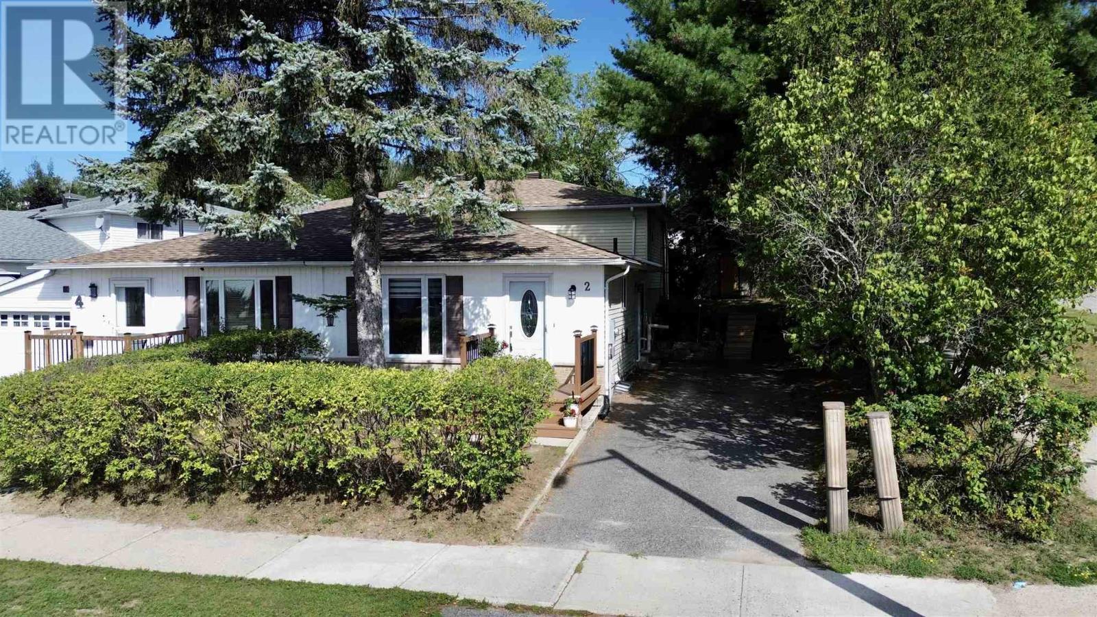 2 FARRELL CRES, Elliot Lake — photo 4