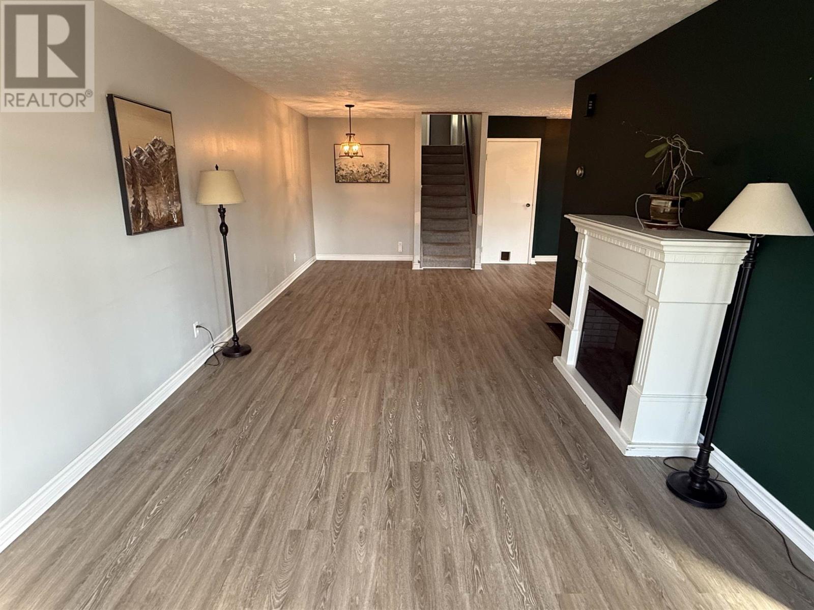 2 FARRELL CRES, Elliot Lake — photo 8