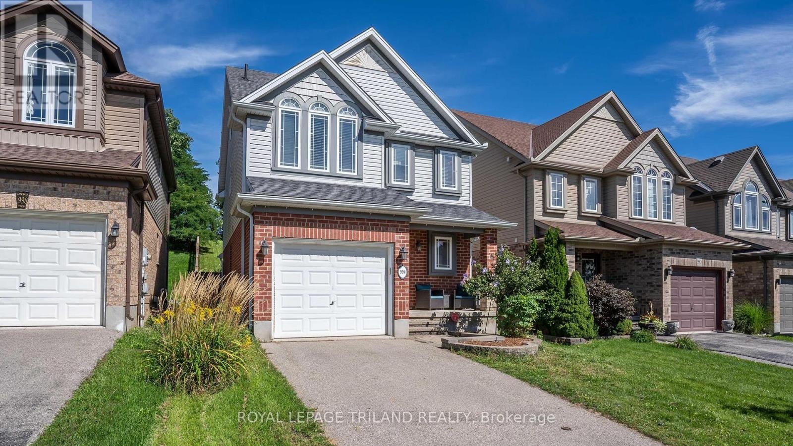 994 MAPLERIDGE STREET - 2