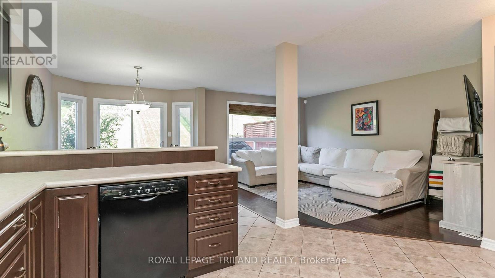 994 MAPLERIDGE STREET, London North (North M) — photo 9