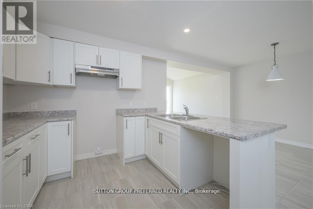 359 Kennington Way — photo 12