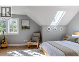 2535 Queenswood Dr, Saanich, BC V8N1X4 Photo 33