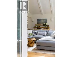 Mud room - 2535 Queenswood Dr, Saanich, BC V8N1X4 Photo 13