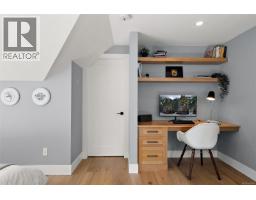 2535 Queenswood Dr, Saanich, BC V8N1X4 Photo 35