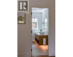 Bedroom - 2535 Queenswood Dr, Saanich, BC V8N1X4 Photo 18