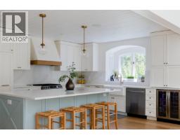 Primary Bedroom - 2535 Queenswood Dr, Saanich, BC V8N1X4 Photo 17