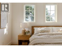 Bedroom - 2535 Queenswood Dr, Saanich, BC V8N1X4 Photo 24