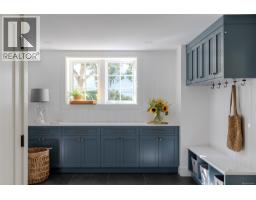 2535 Queenswood Dr, Saanich, BC V8N1X4 Photo 44