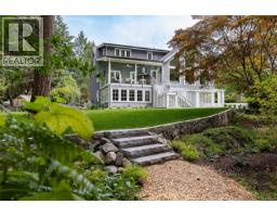 2535 Queenswood Dr, Saanich, BC V8N1X4 Photo 59