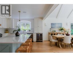 Ensuite - 2535 Queenswood Dr, Saanich, BC V8N1X4 Photo 15