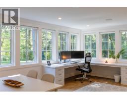 2535 Queenswood Dr, Saanich, BC V8N1X4 Photo 50