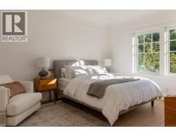 2535 Queenswood Dr, Saanich, BC V8N1X4 Photo 40