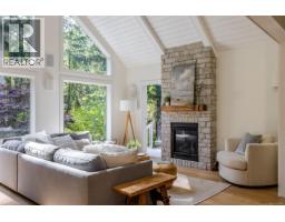 Recreation room - 2535 Queenswood Dr, Saanich, BC V8N1X4 Photo 9