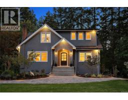 2535 Queenswood Dr, Saanich, BC V8N1X4 Photo 64