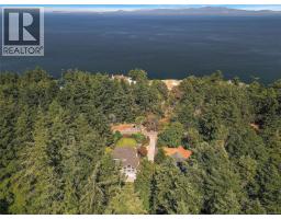 2535 Queenswood Dr, Saanich, BC V8N1X4 Photo 65