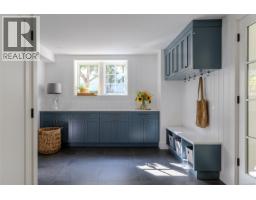 2535 Queenswood Dr, Saanich, BC V8N1X4 Photo 42
