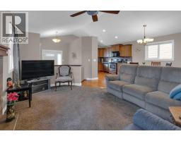 Recreational, Games room - 44 Ravenslea Crescent Se, Airdrie, AB T4A0H3 Photo 12