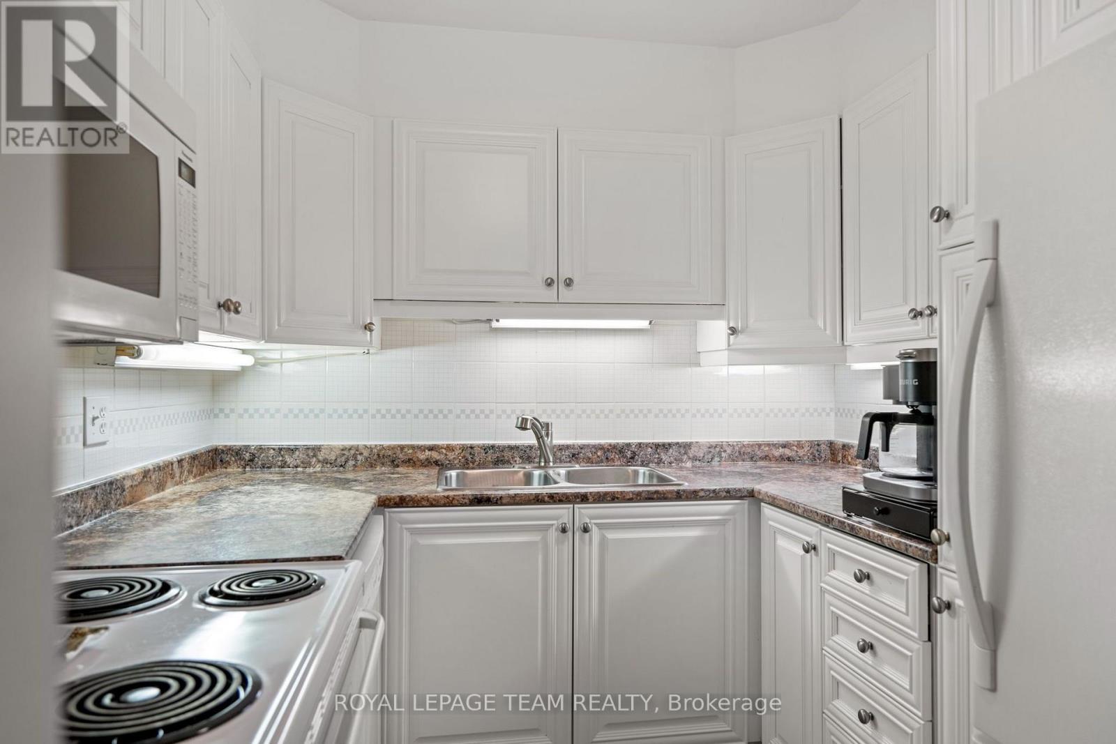 1 Bed, 2 Bath House for Sale in Ottawa – 12 – 12-2 STONEBANK CRESCENT, Ottawa – MLS# X13773010 - Image 11
