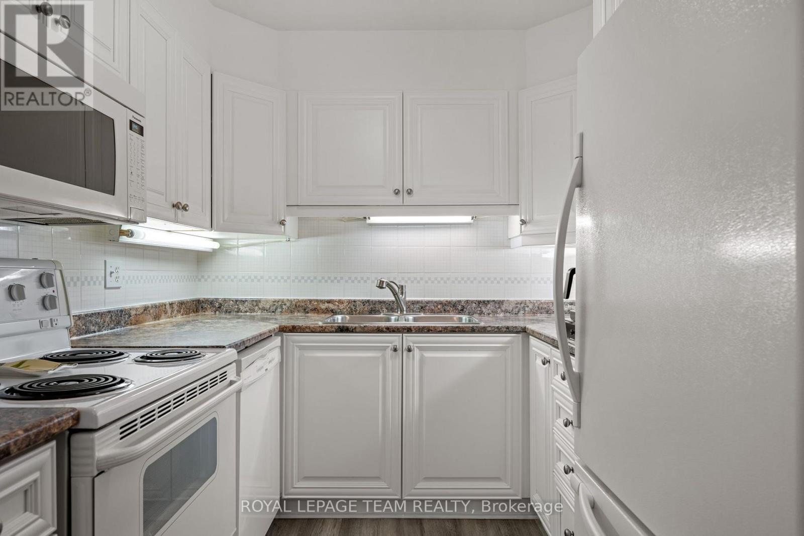 1 Bed, 2 Bath House for Sale in Ottawa – 12 – 12-2 STONEBANK CRESCENT, Ottawa – MLS# X13773010 - Image 14