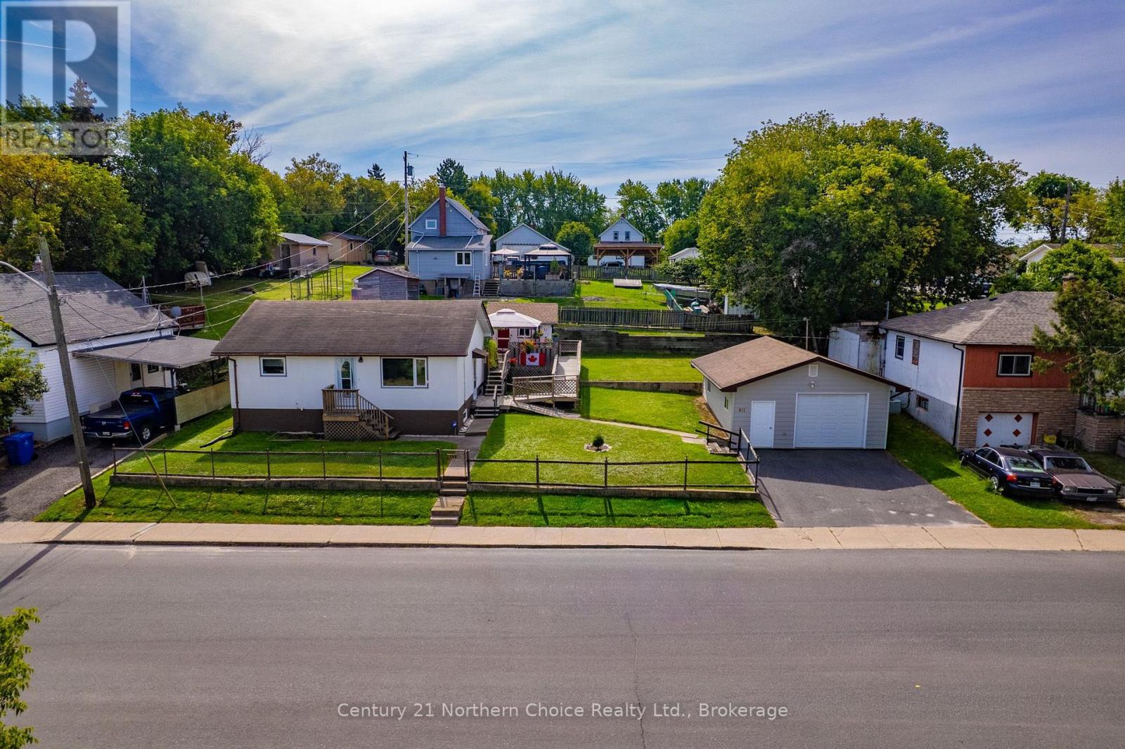 811 FOURTH STREET N, Kenora (North End)