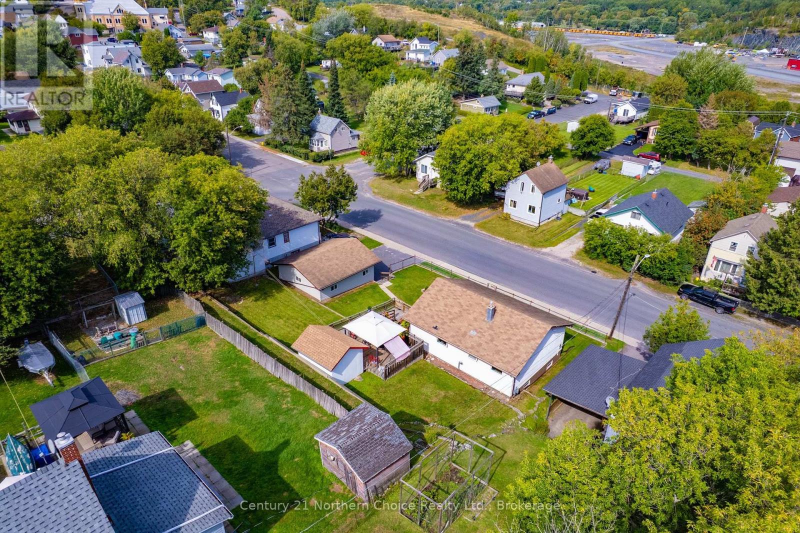 811 FOURTH STREET N - Image 34