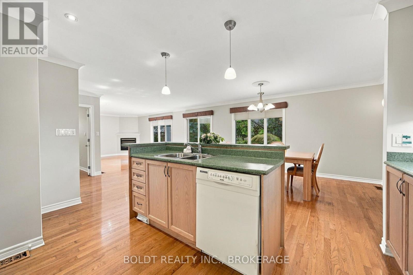 255 SULLIVAN AVENUE - Image 18