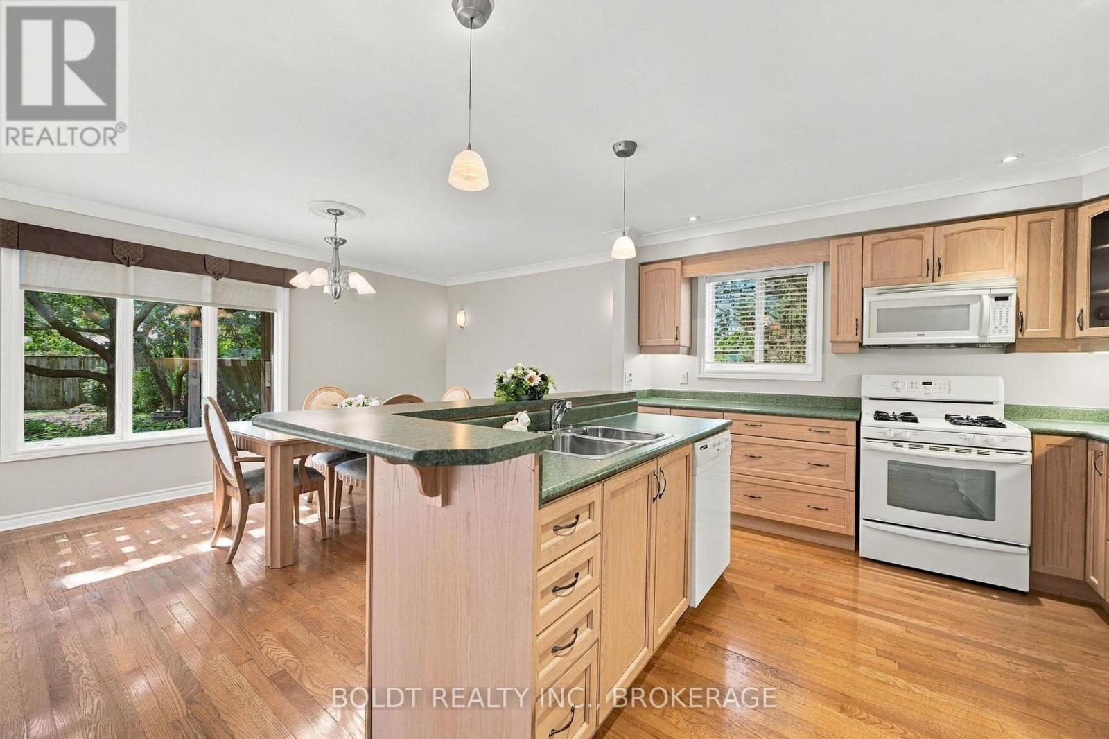 255 SULLIVAN AVENUE - Image 19