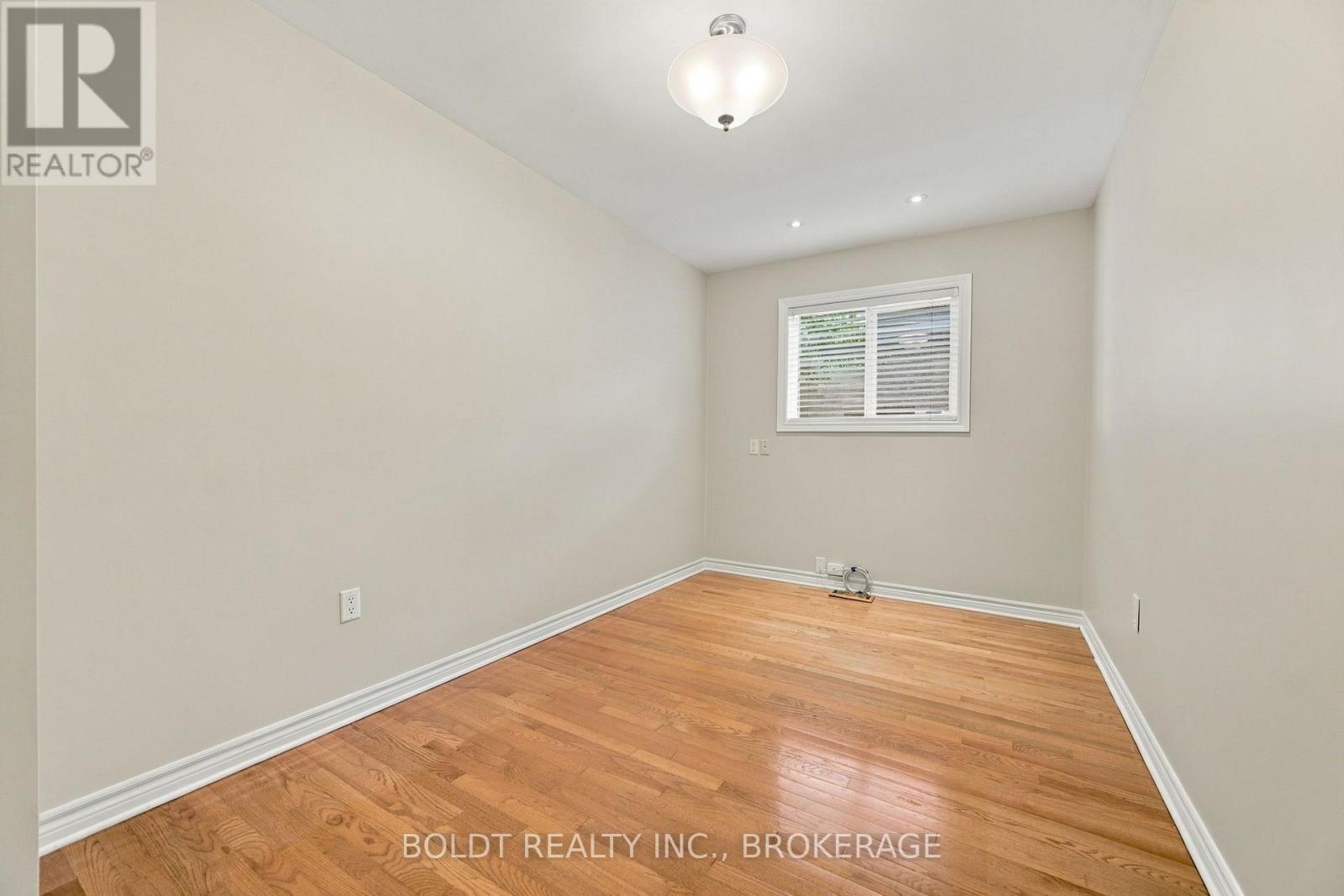 255 SULLIVAN AVENUE - Image 24
