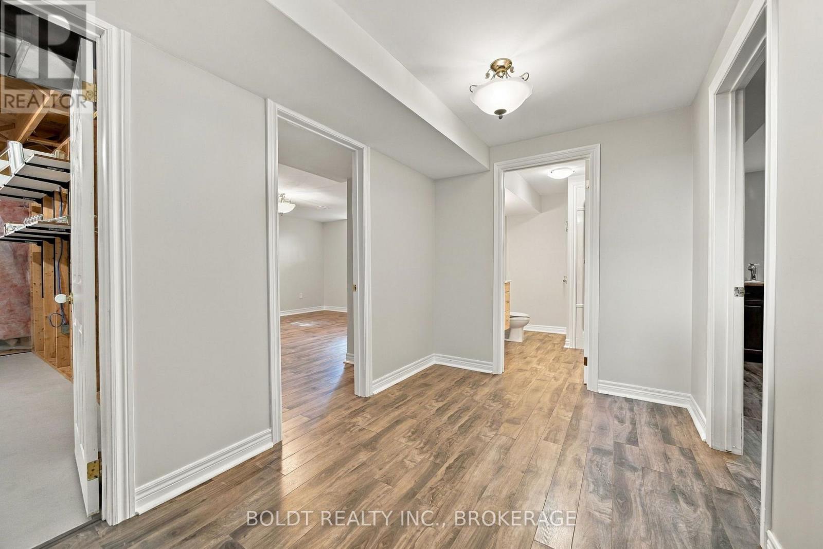 255 SULLIVAN AVENUE - Image 29