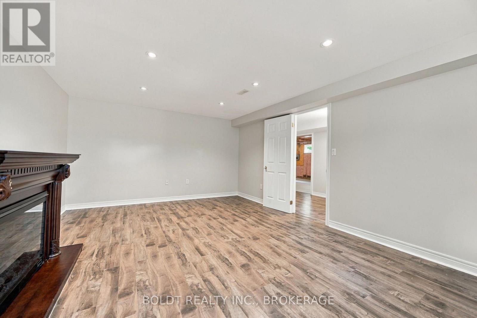 255 SULLIVAN AVENUE - Image 33