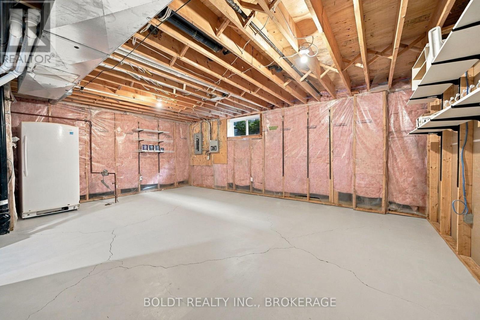 255 SULLIVAN AVENUE - Image 34