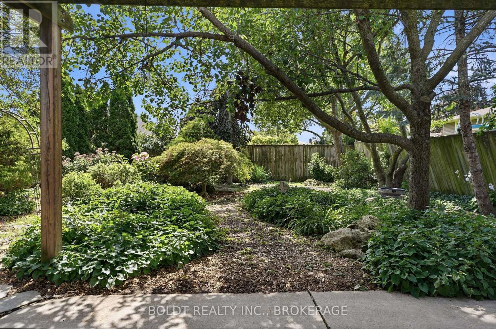 255 SULLIVAN AVENUE - Image 38