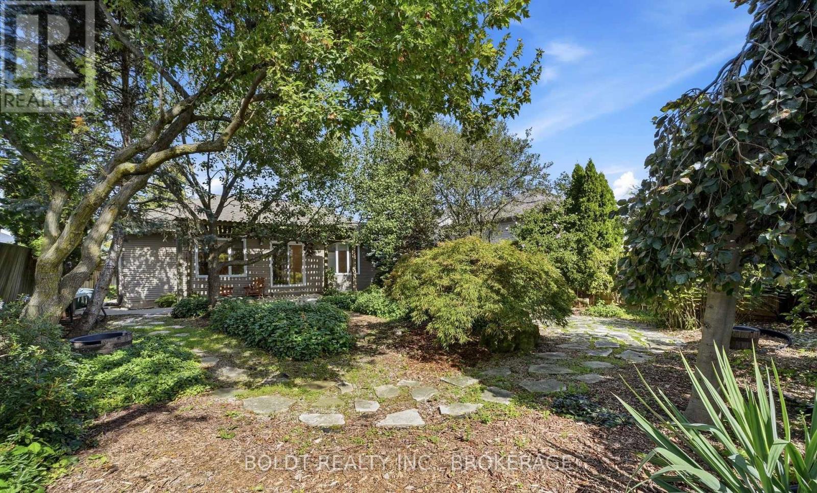 255 SULLIVAN AVENUE - Image 40