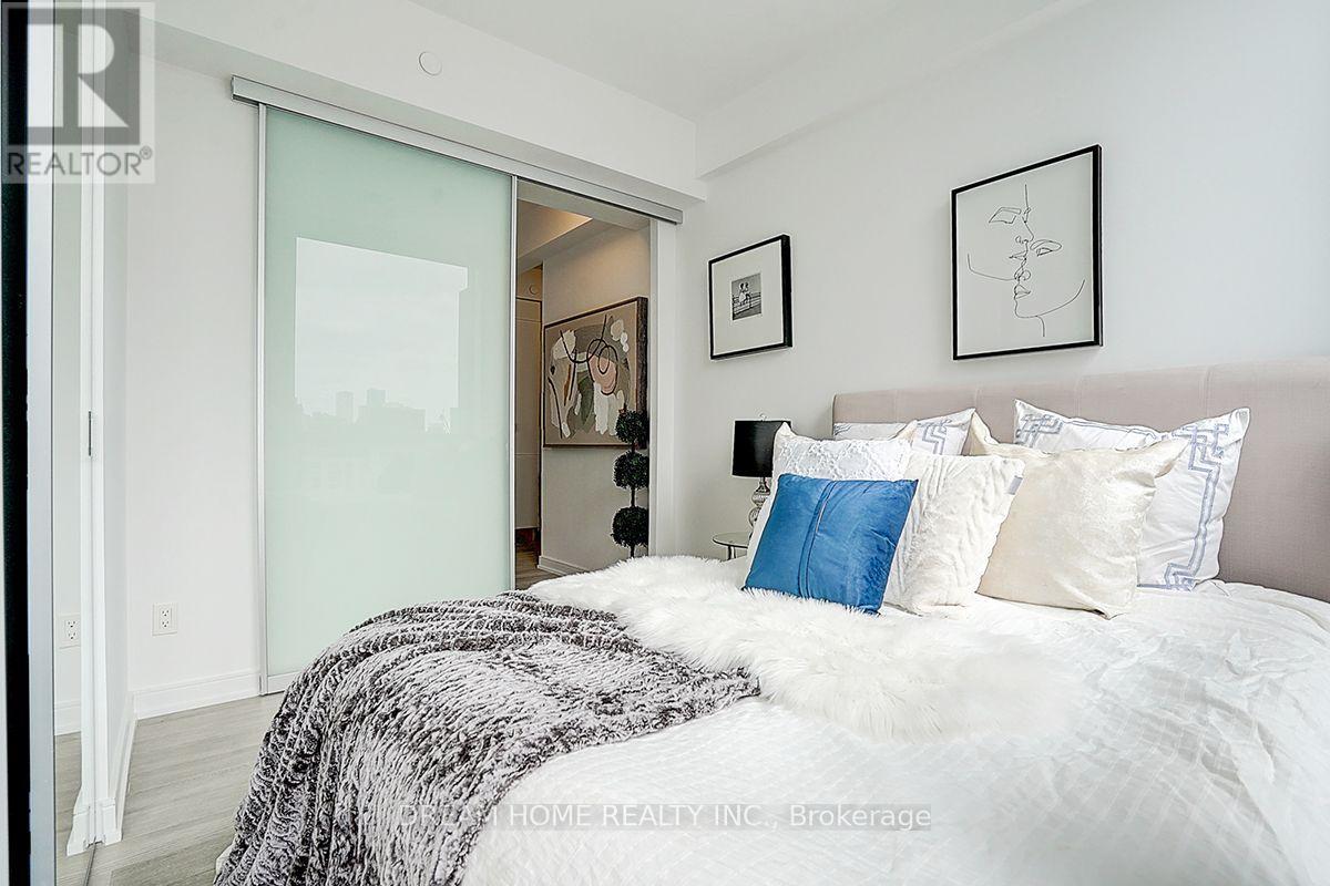 #1809 3 GLOUCESTER STREET - 32