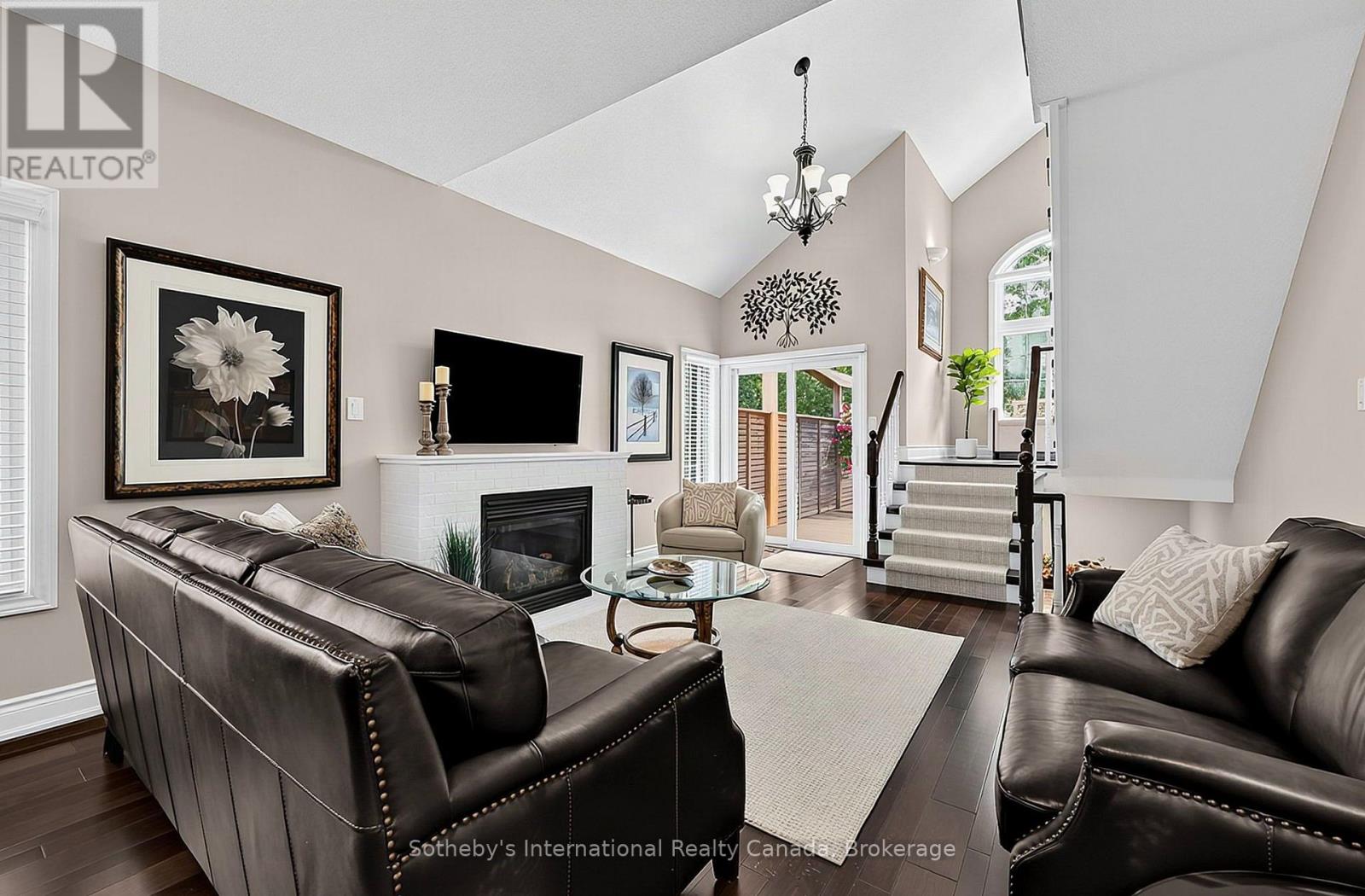 48 THOMAS DRIVE - 15