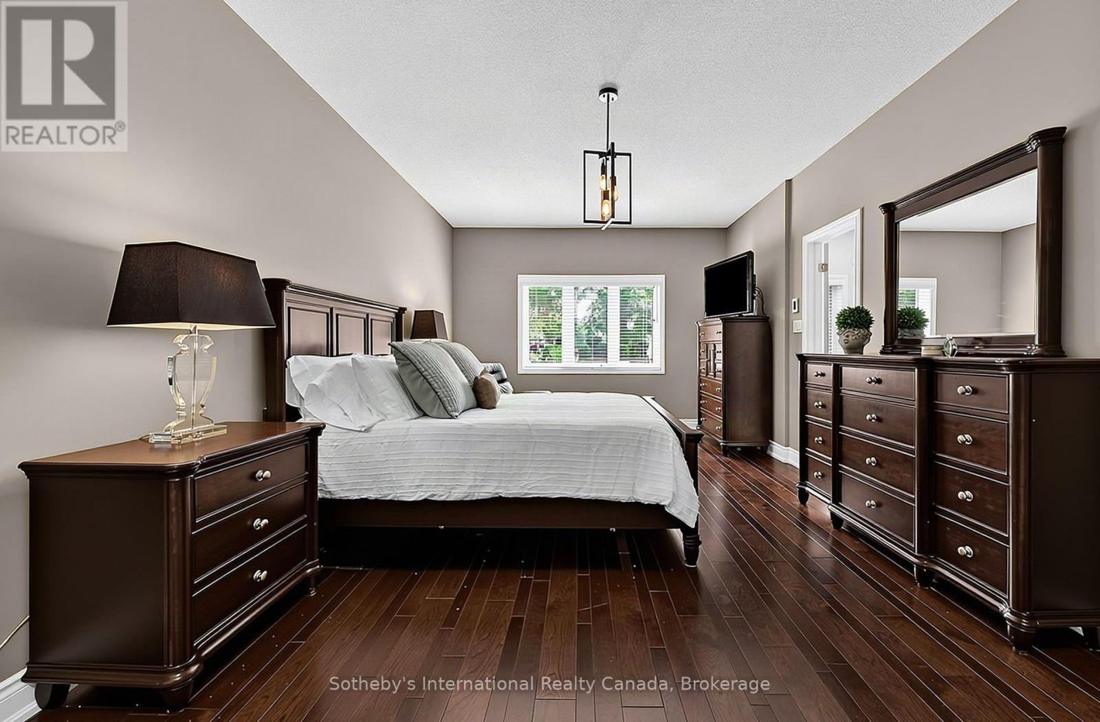 48 THOMAS DRIVE - 19