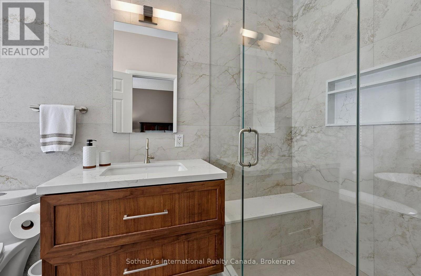 48 THOMAS DRIVE - 22