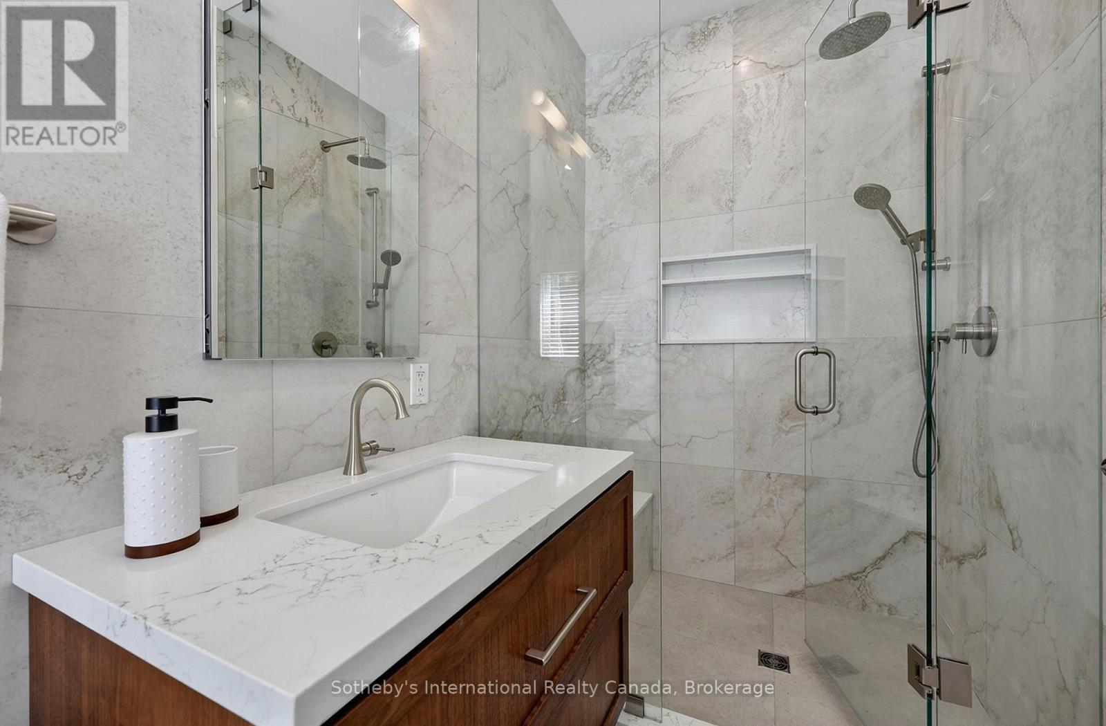 48 THOMAS DRIVE - Image 24