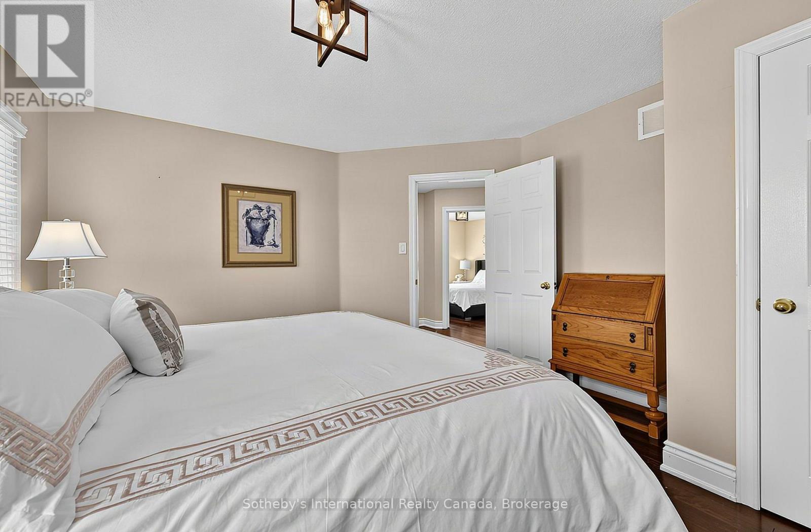 48 THOMAS DRIVE - Image 31