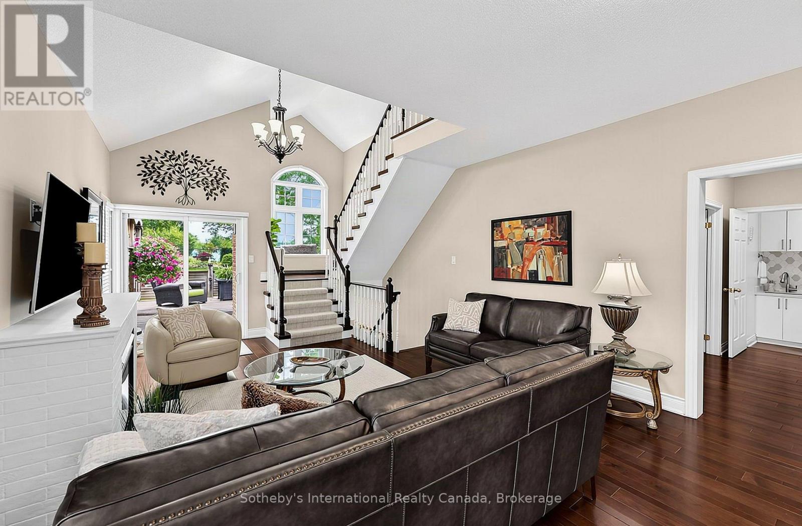 48 THOMAS DRIVE - 34