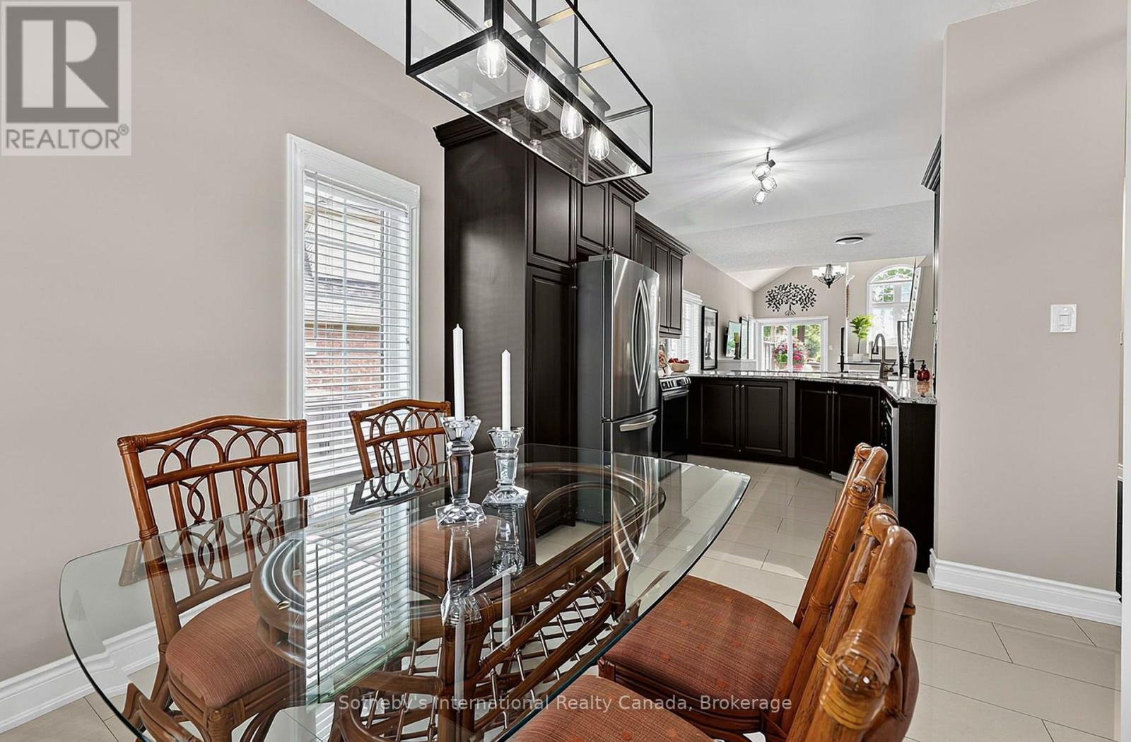 48 THOMAS DRIVE - 8