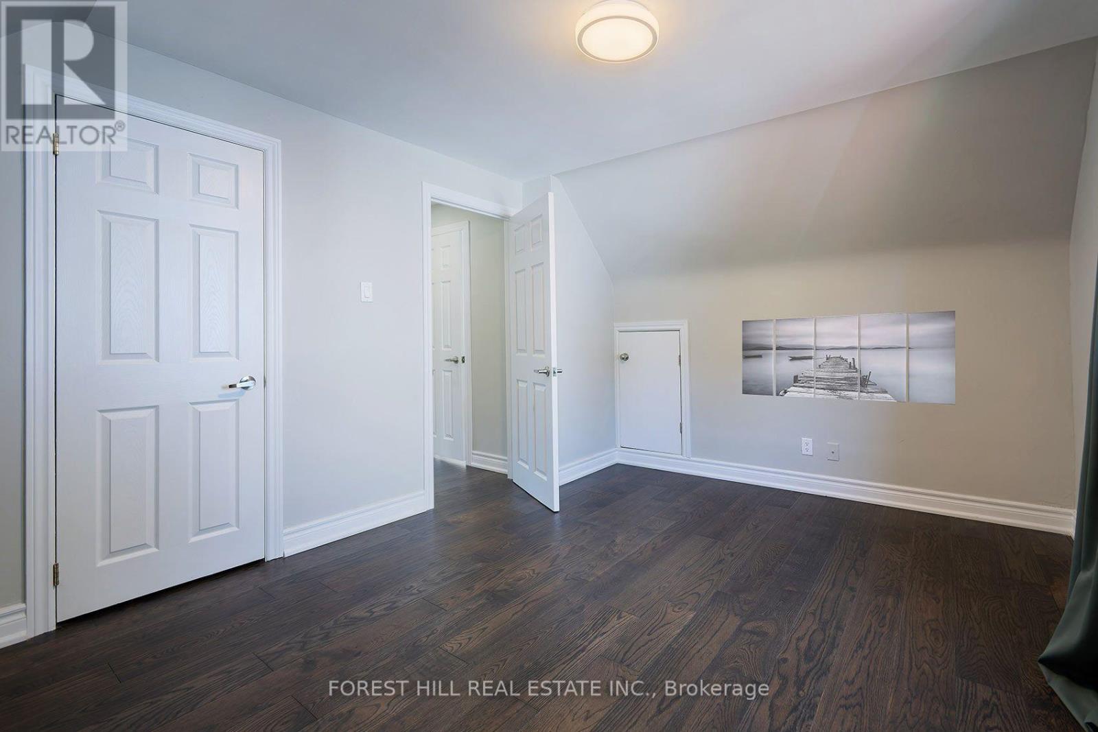 32 STAMFORD SQUARE N - 12